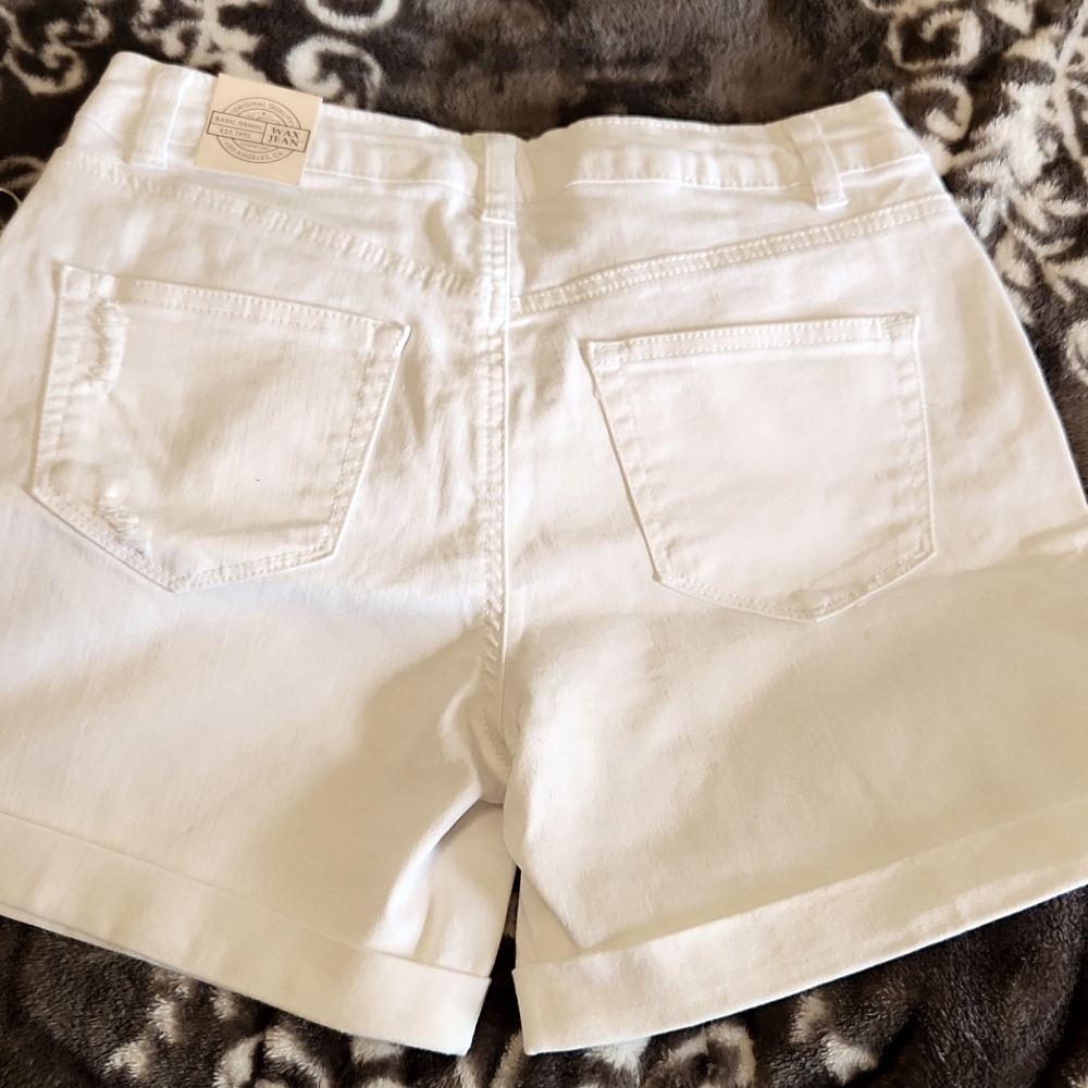 NWT WHITE DENIUM SHORTS - Picture 3 of 9